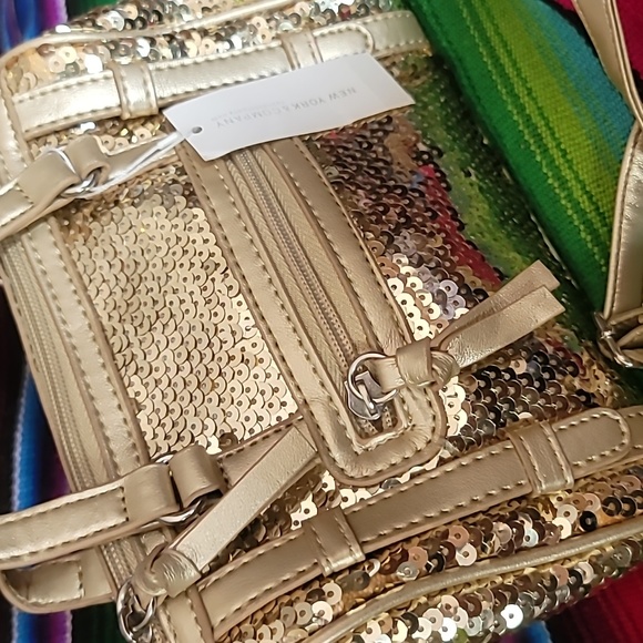 Gold sequin New York & Company cross body bag - Picture 2 of 5